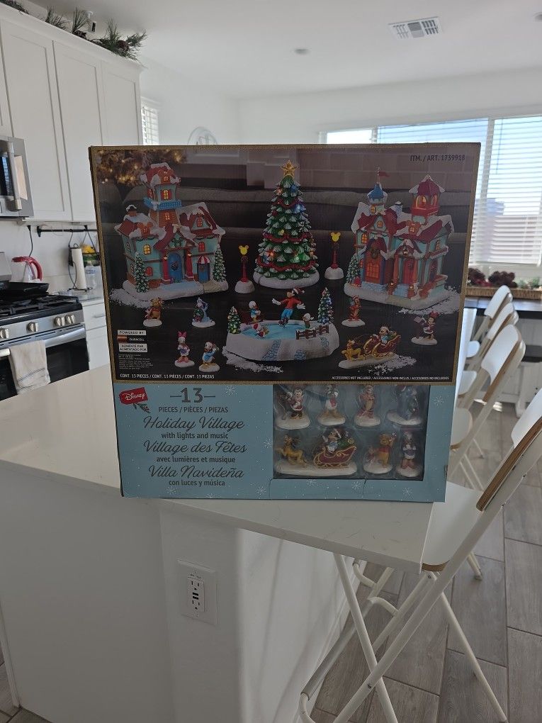 DISNEY 13 Piece HOLIDAY VILLAGE 