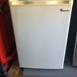 Small Dorm Mini Refrigerator 