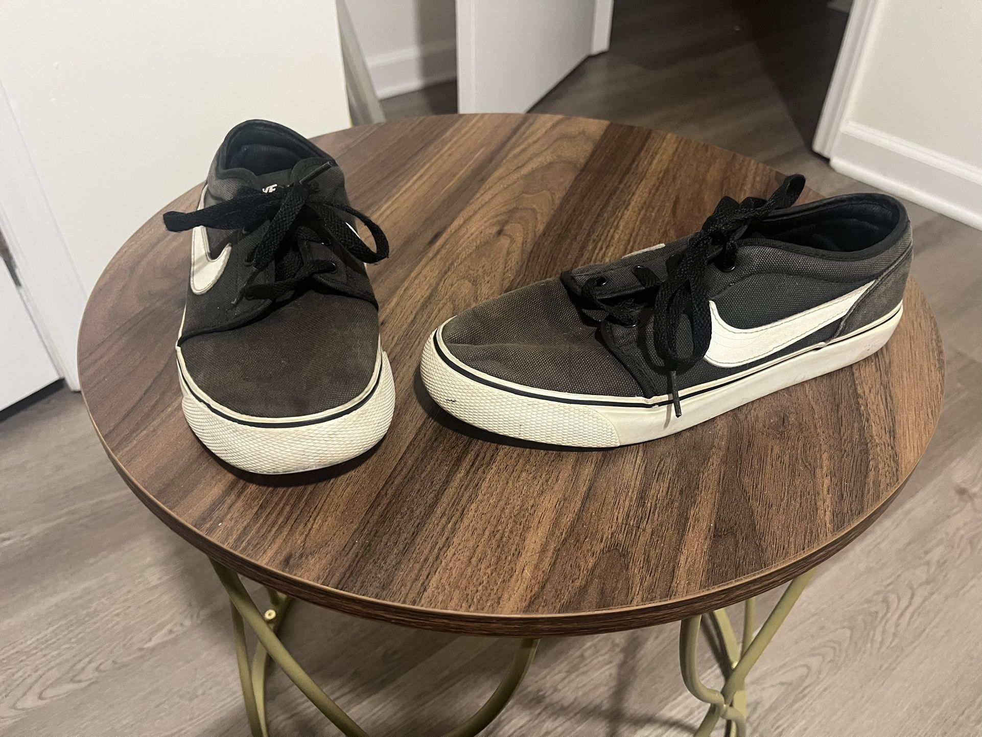 Nike Shoes Size 6.5Y / 8 Women’s