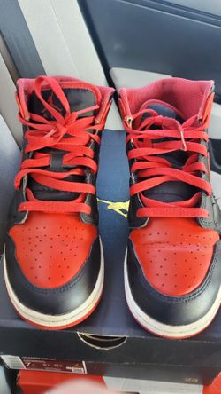 Air Jordan 1 Mid GS Black Red White Size 7Y