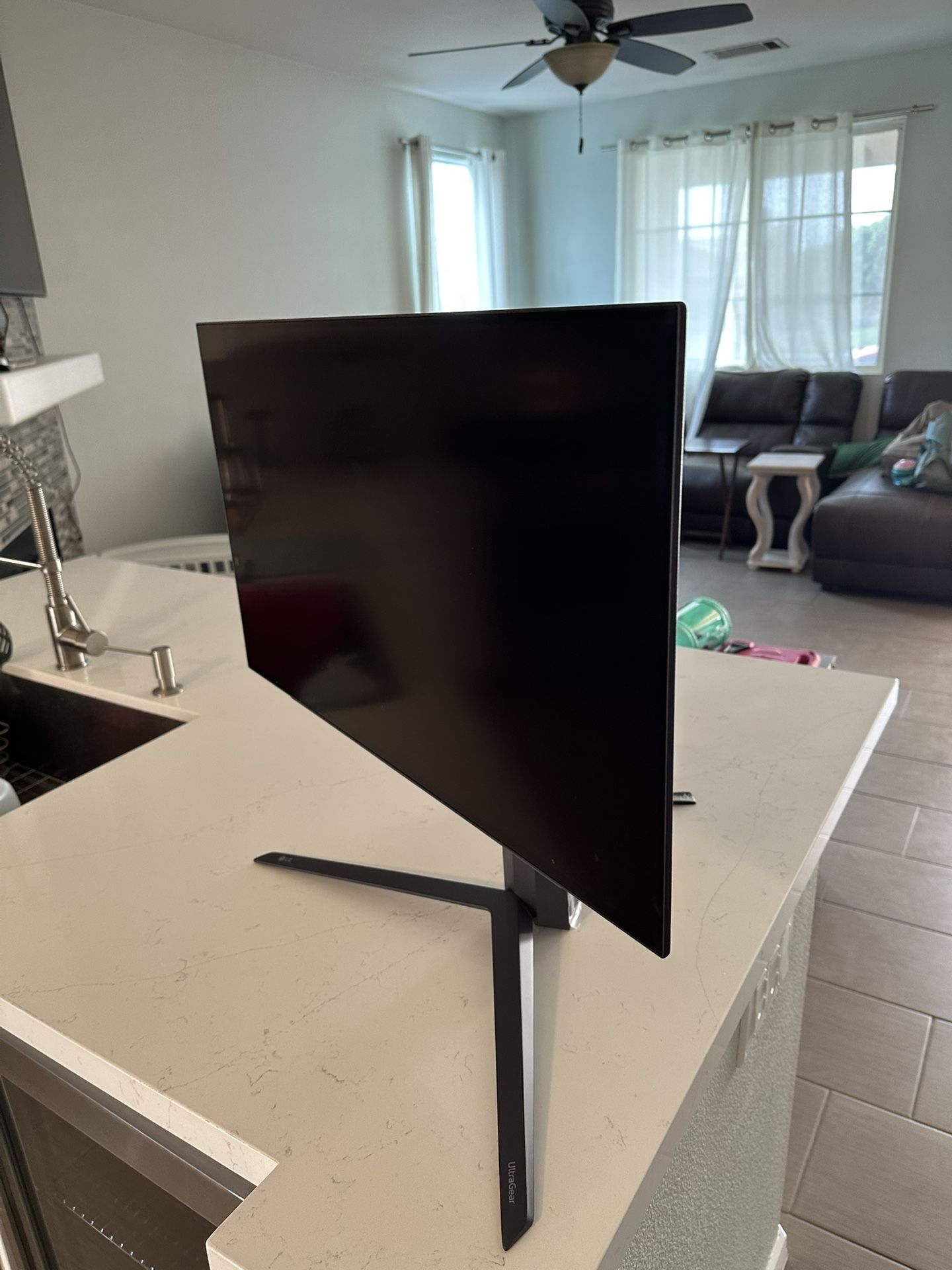 LG UltraGear OLed 240hz