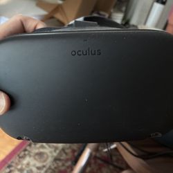 Oculus Quest VR Headset w/ Controllers – Tested & Working 