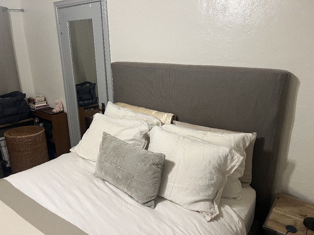 Restoration Hardware Queen Size Bed And Matress