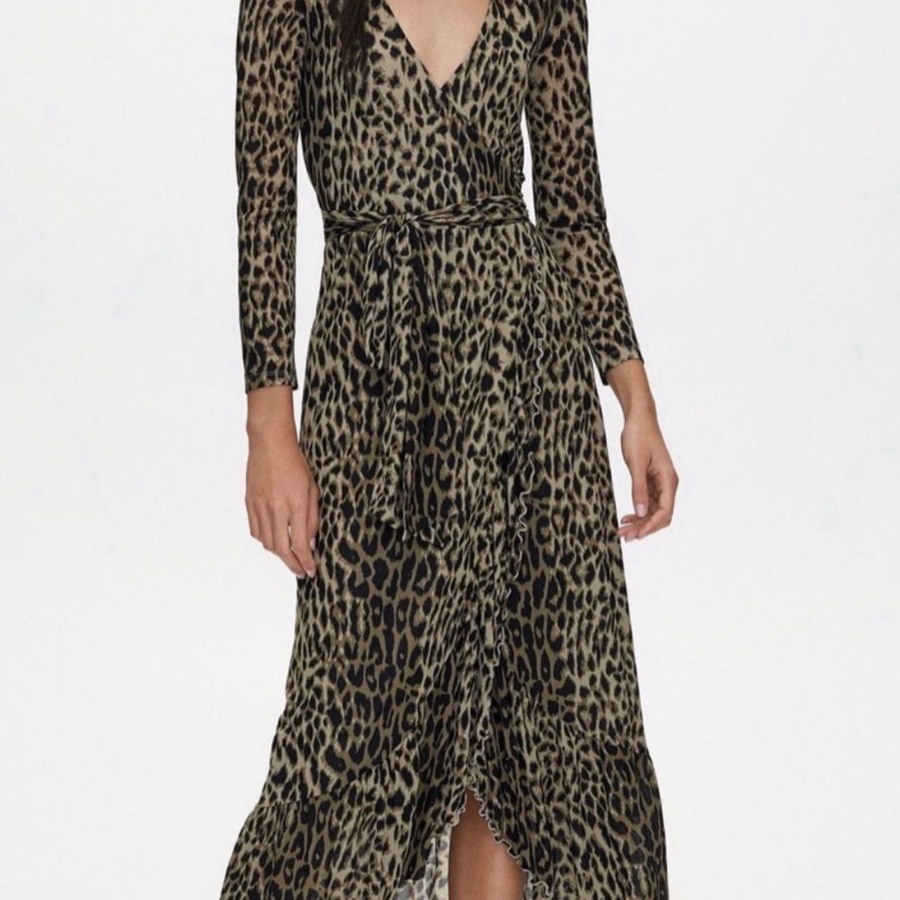 aritzia wrap dress long sleeve Babaton Aritzia true wrap dress long sleeve tie front | Size XXS