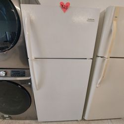 Top Freezer Refrigerator Used In Good Condition With 90days Warranty 