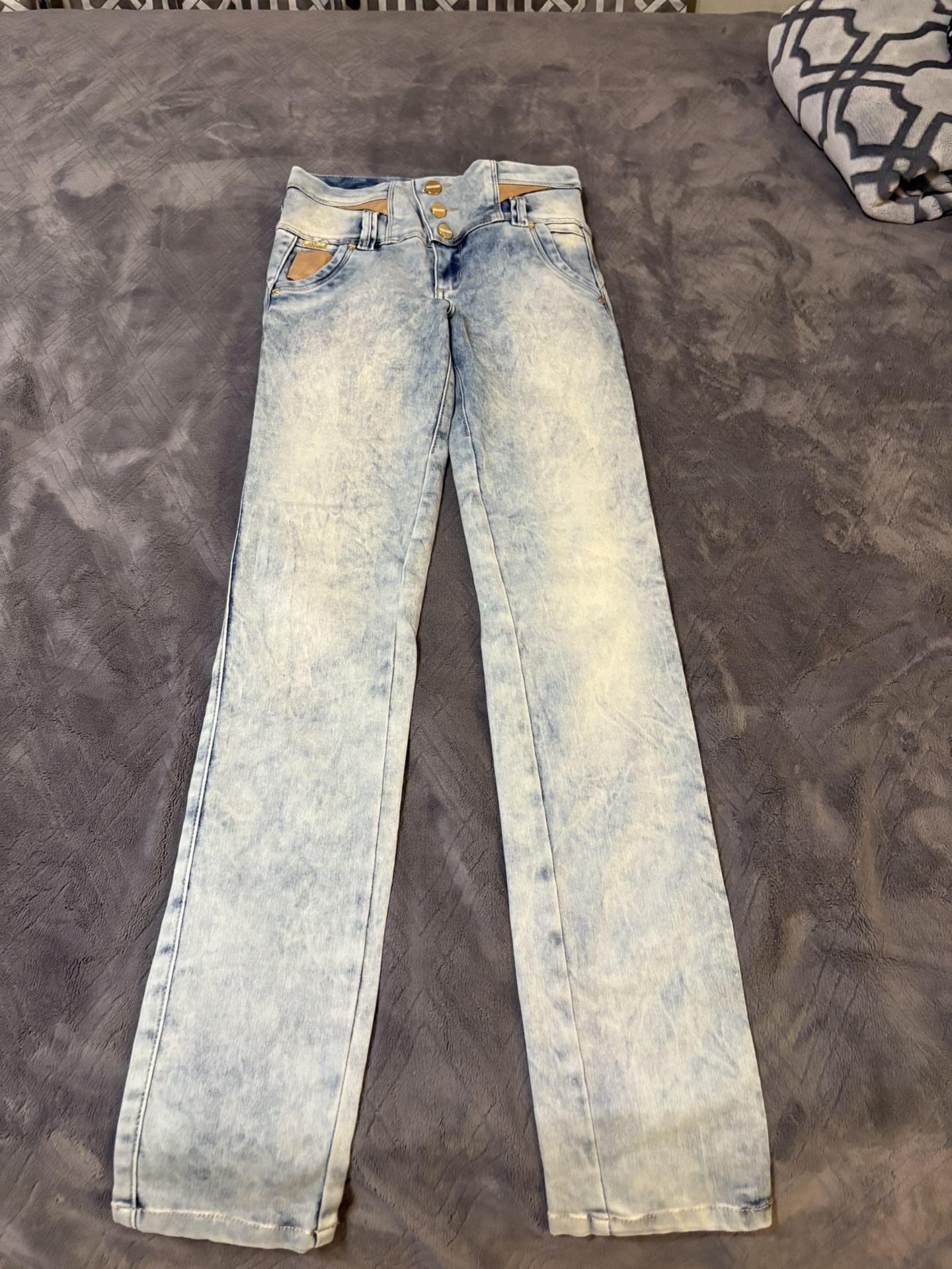 Pantalón Levanta Cola, Colombiano Original, Usado Muy Poco , Precio Original $85.00