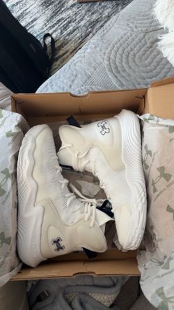 Under Armour Volleyball Shoes size 8