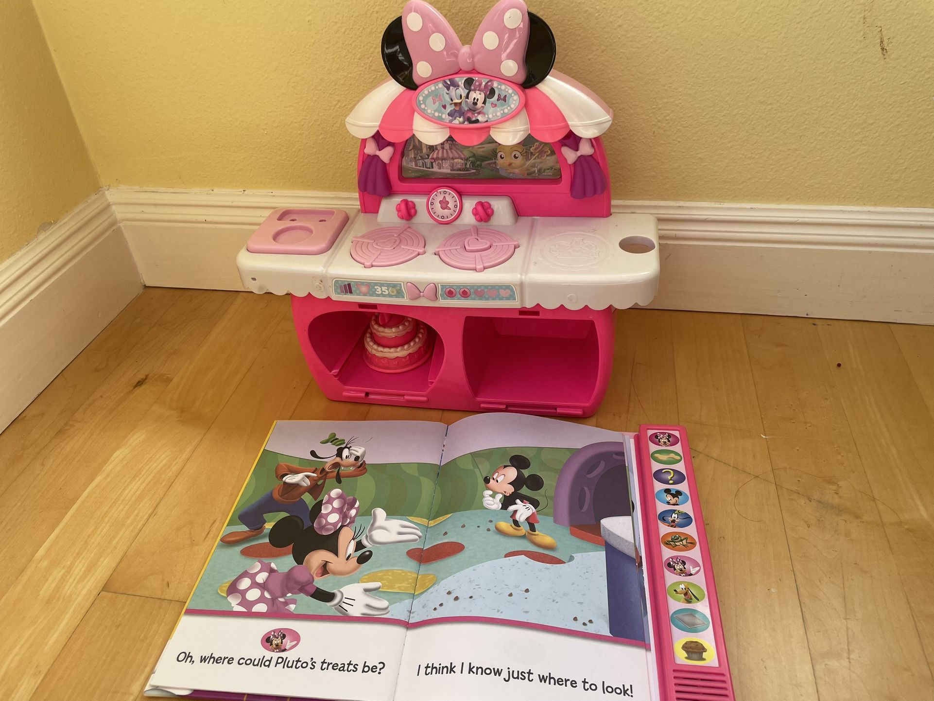 Minnie Mouse Baking Toy And Book With Sound And Music