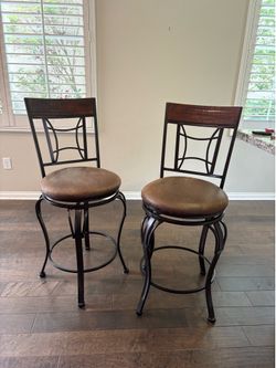 2 bar stool chairs