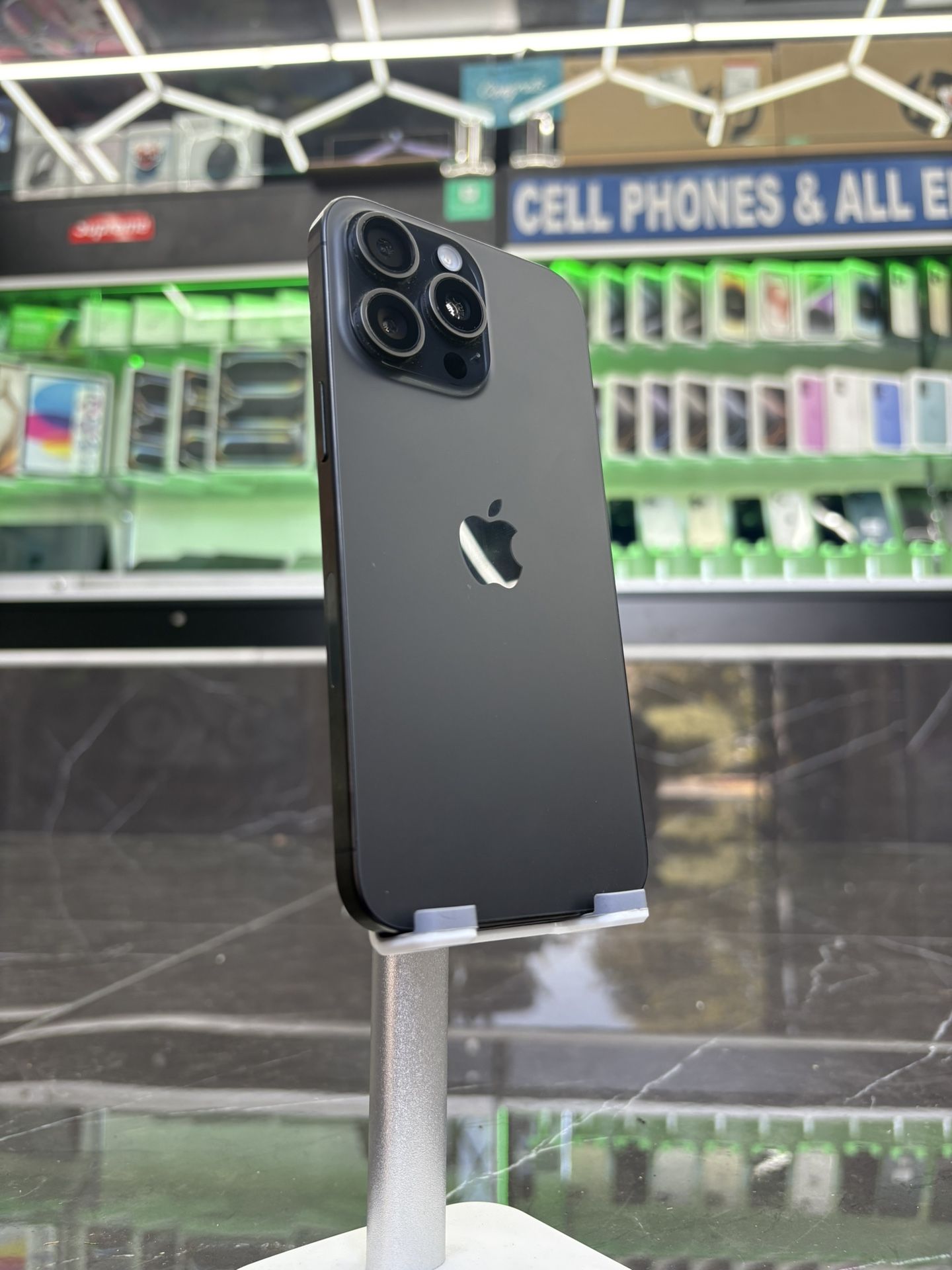 iPhone 15 Pro Max (Unlocked) Take It Home In Payments/ llévalo a casa en pagos