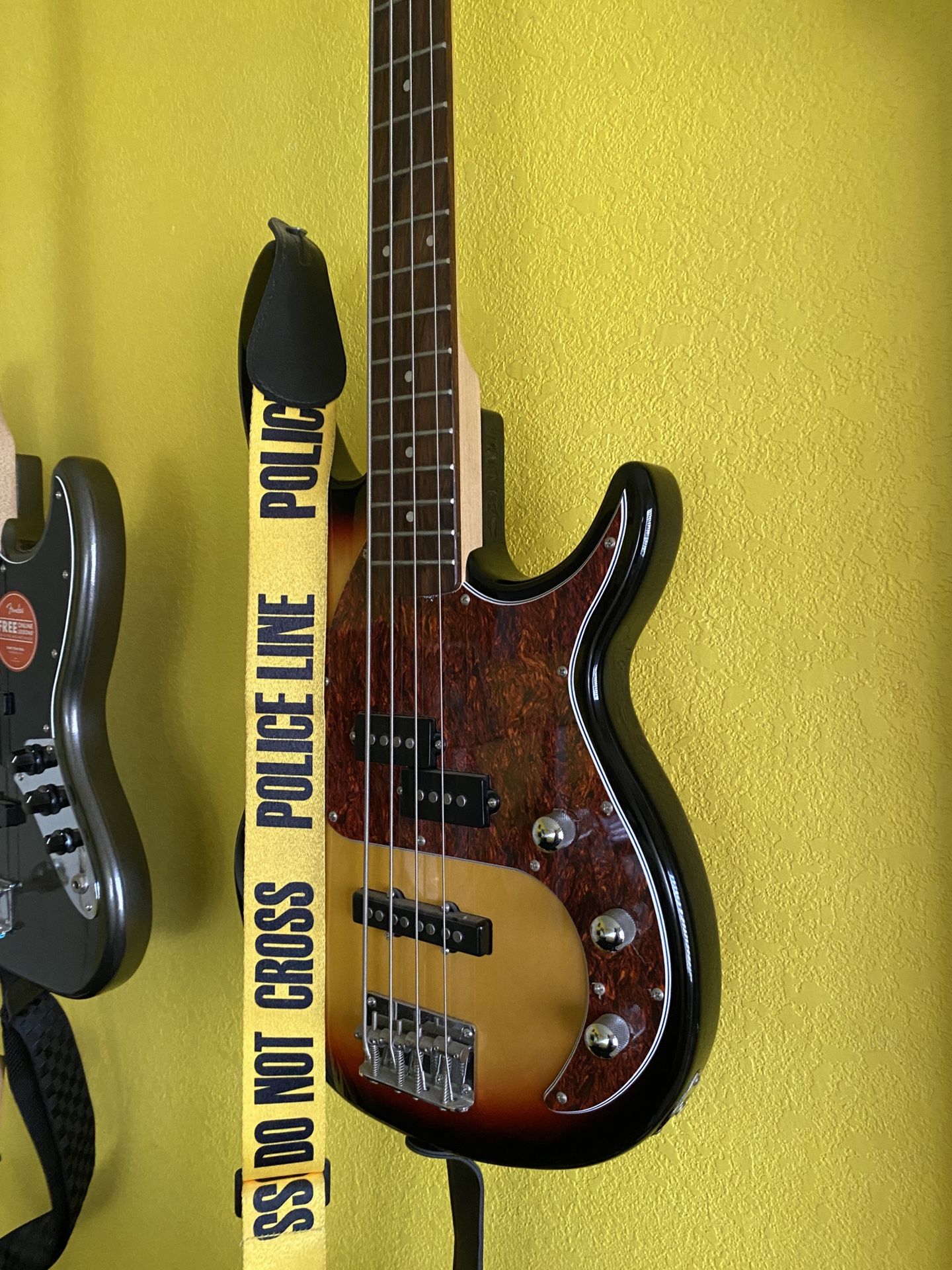MILESTONE® 4 VINTAGE BURST 4 STRING BASS GUITAR