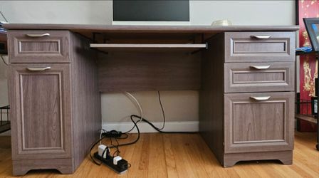 ​Executive Computer Desk / Office Desk with Storage