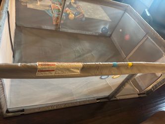 Baby play pen
