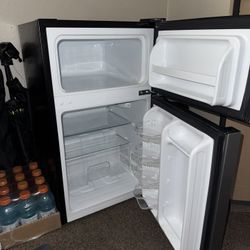 Hisense Mini fridge/freezer bedroom