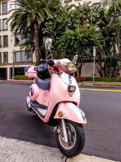 Pink Vespa 150cc Scooter for Sale in CA - OfferUp