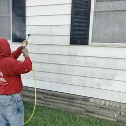 Power Washing Cleaning Gutters