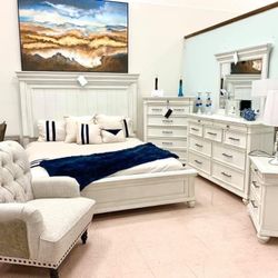 Kanwyn Whitewash Panel Bedroom Set (Queen and King