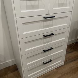 Two Nightstands And A Dresser In Like New Condition 
