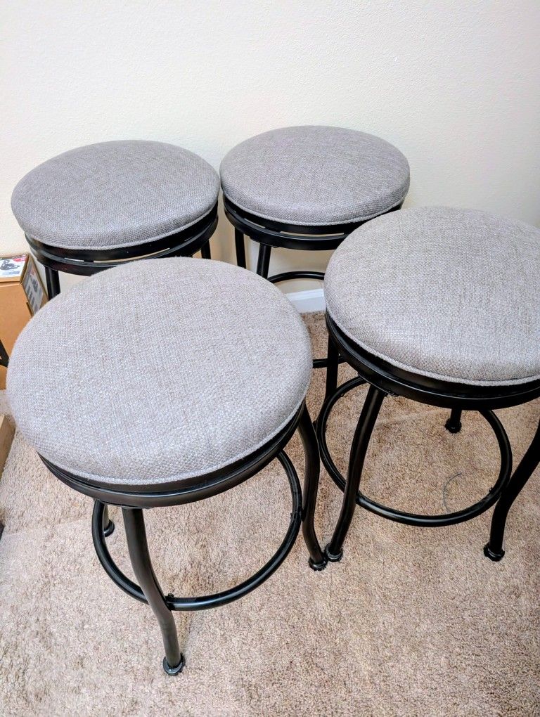 Set of 4 Counter-Height Bar Stools – Really Good Condition
