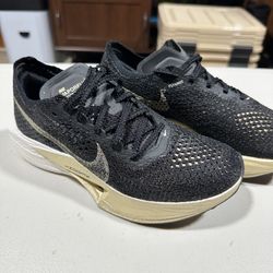 Nike Vaporfly 3. BLACK/GOLD MEN 4/ WOMEN 5.5
