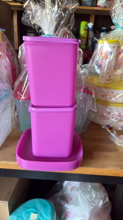 Tupperware set