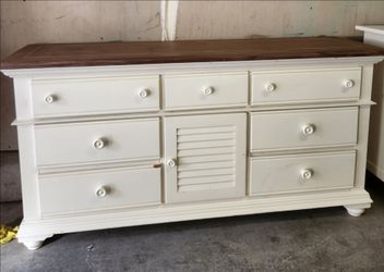 Broyhill white wooden dresser