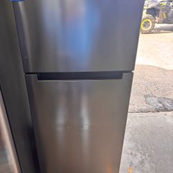 Vissani Refrigerator 