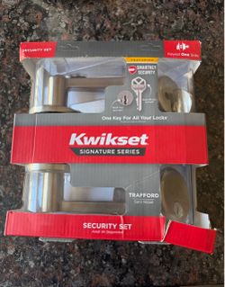 KWIKSET TRAFFORD KEYED ENTRY HANDLE AND SINGLE CYLINDER DEADBOLT COMBO PACK FEATURING SMARTKEY SECURITY IN SATIN NICKEL