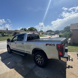 Retractable 6’9” Tonneau cover F250