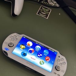 PSP Vita  +1000 Games And More 