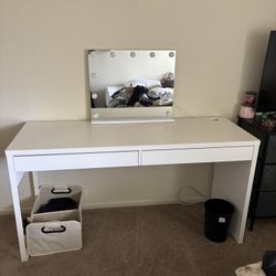 Selling Desk With Chair 