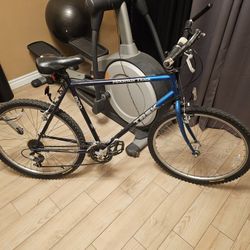 TREK 800 MOUNTAIN BIKE 