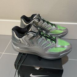 KD Eybl Editon Basketball Shoe Size 9.5