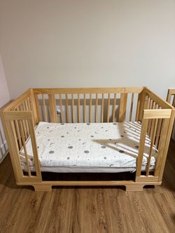 Yuzu 8 in 1 convertible crib