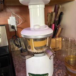 Omega Juicer