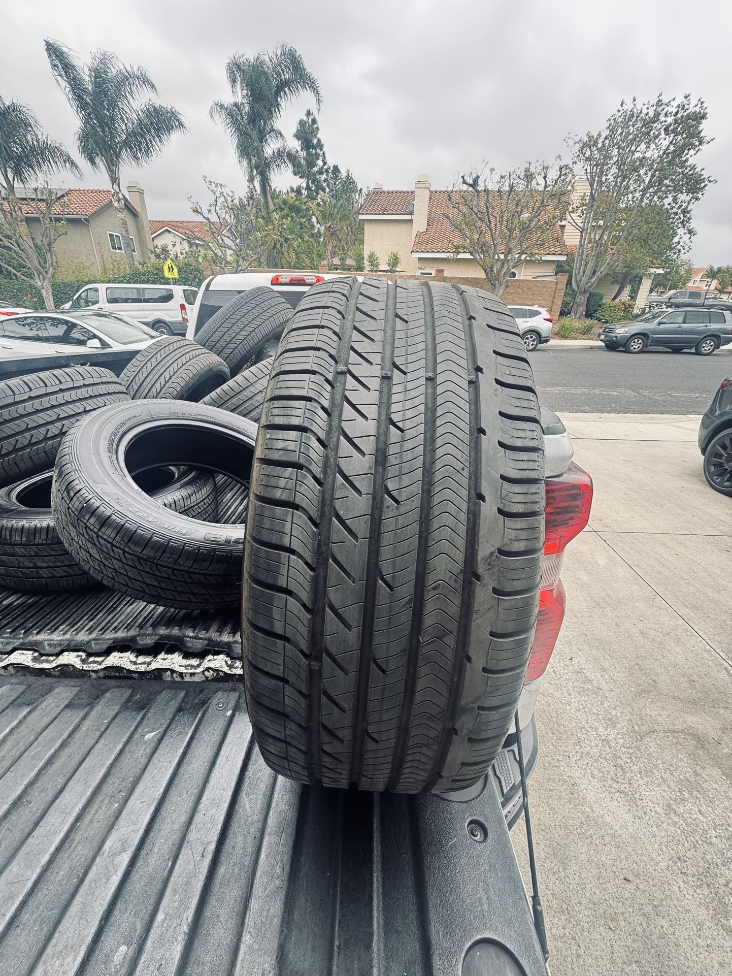 285/45/20 Goodyear Eagle Sport RFT Like New Tread Single