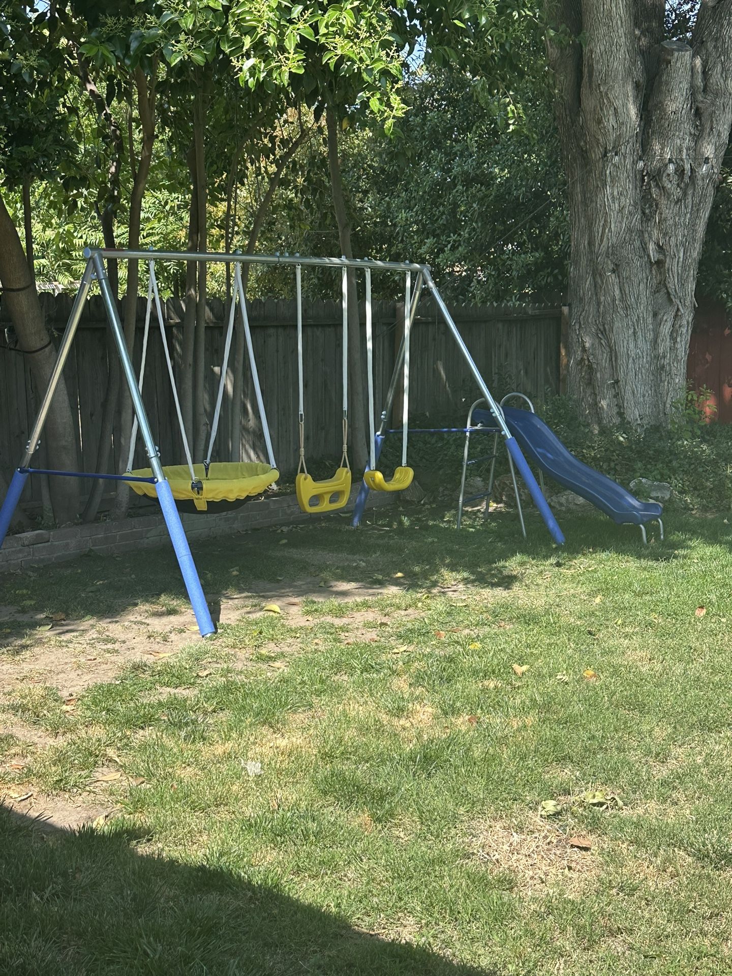 Swing set 