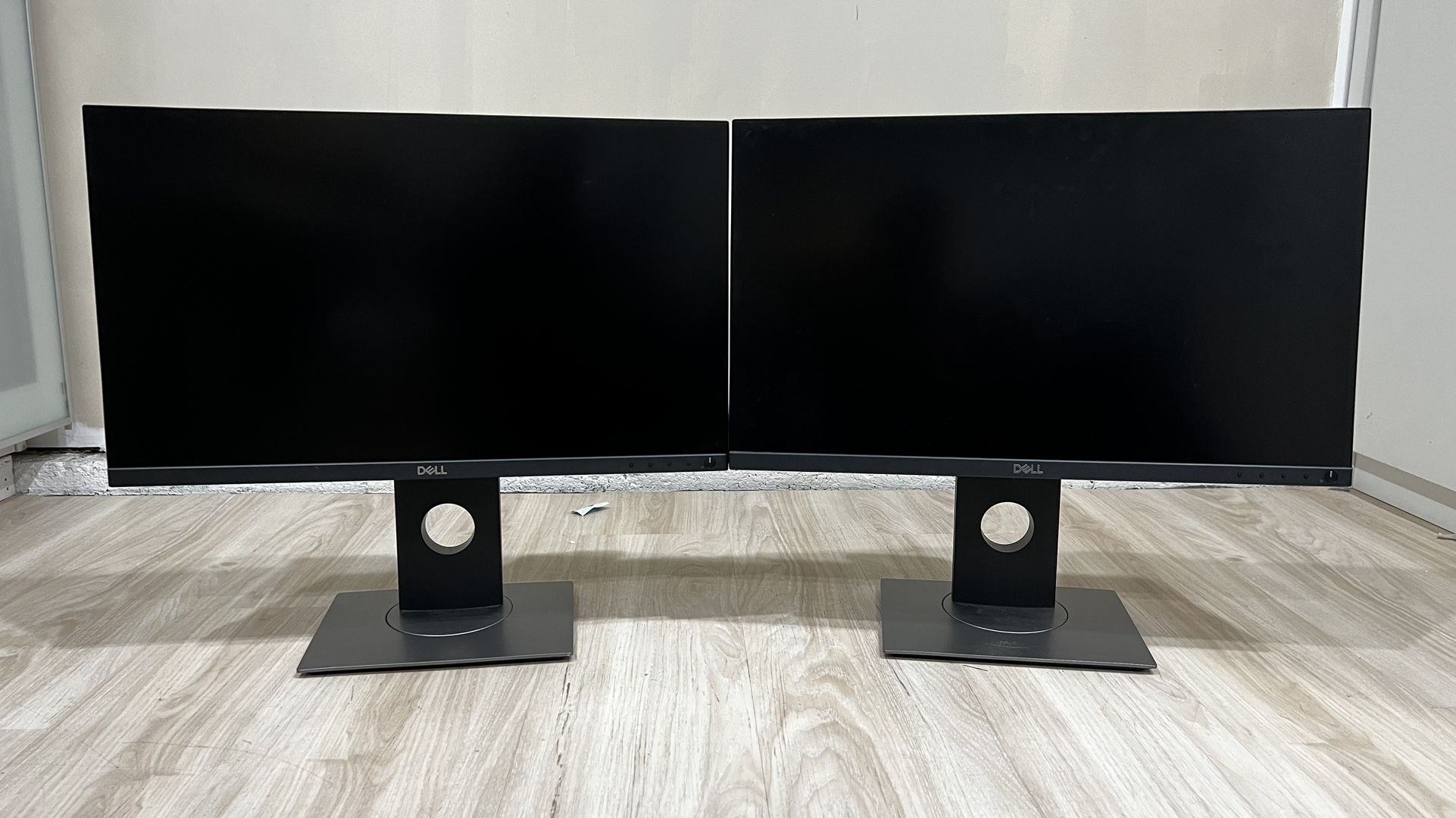 24” Dell Monitors SWIVEL (SET Of 2) (Read Full Description) 