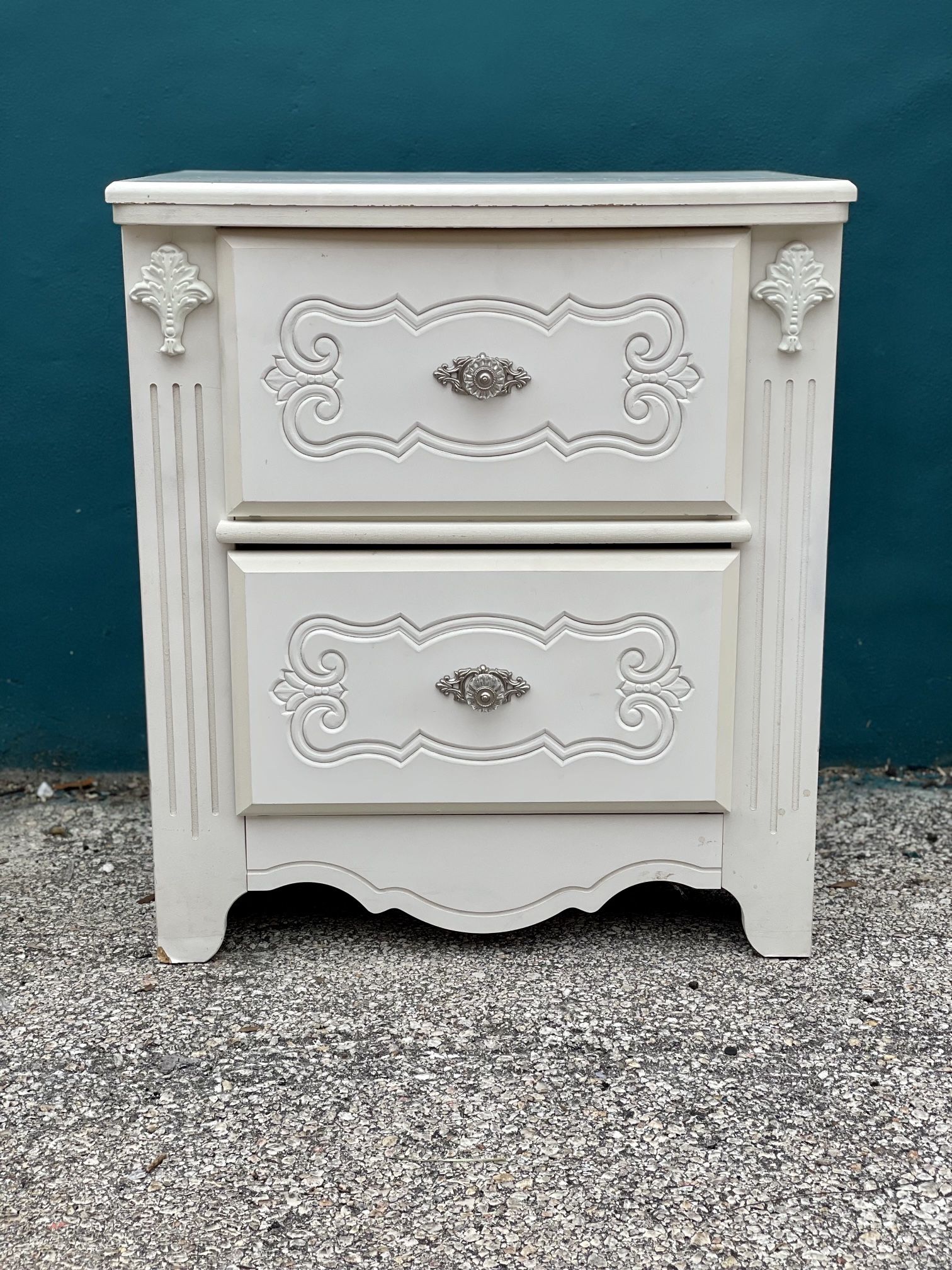 Ashley Furniture Exquisite Nightstand