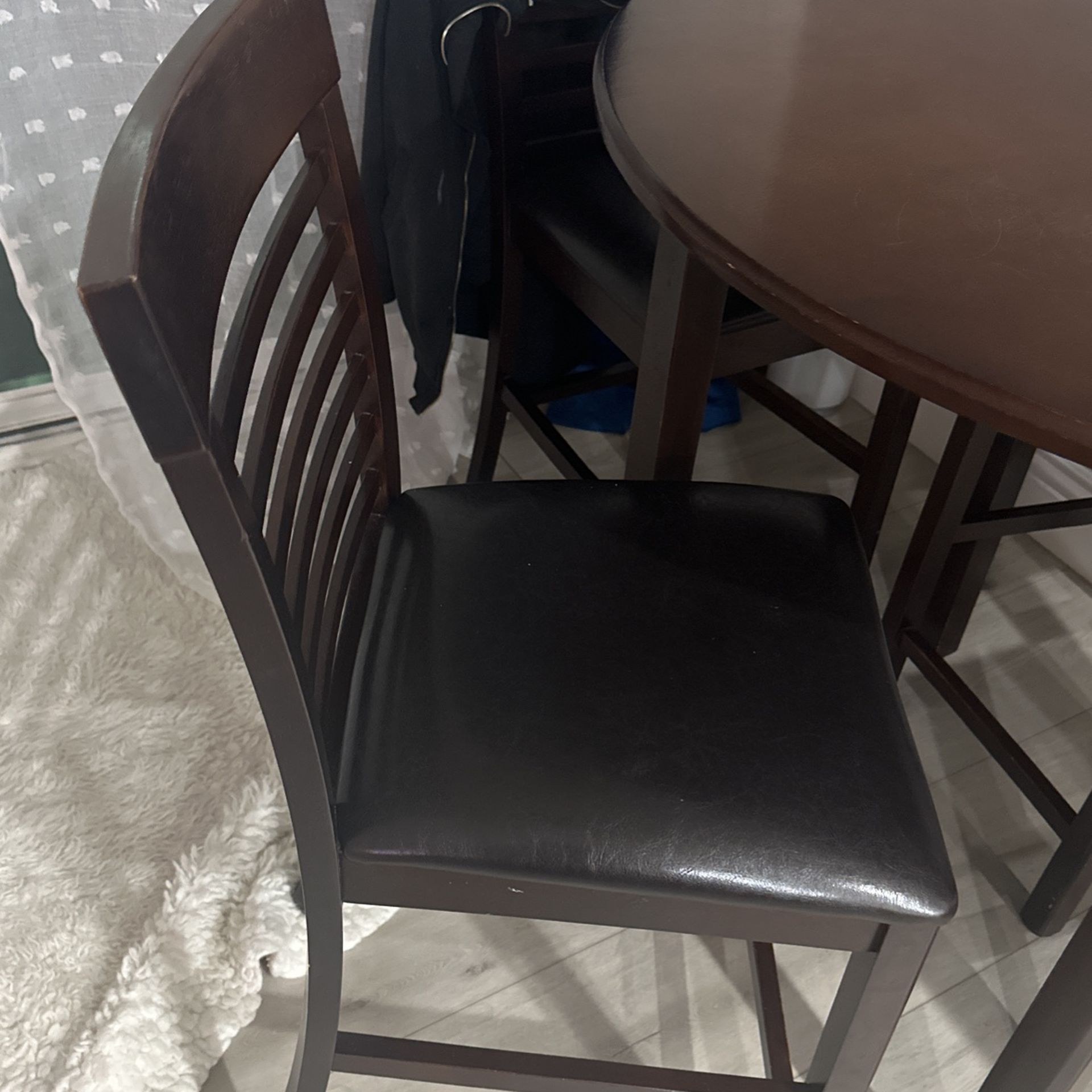 Used Table And Chairs Set for Sale in Las Vegas, NV OfferUp