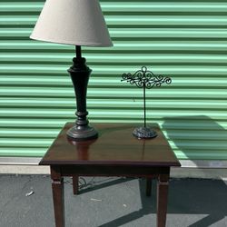 Solid Wood End Table – Cherry Finish – Great Condition!