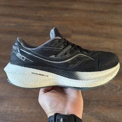 Womens saucony triumph running shoes