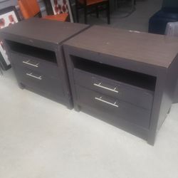 Dressers /Nightstands 