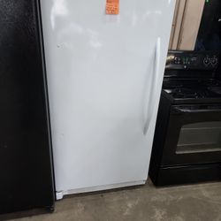 Frigidaire 17cf Upright Frost Free Freezer No Shelves 