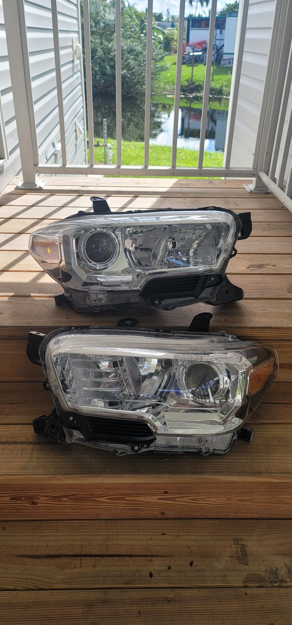 Toyota tacoma sr5 headlights