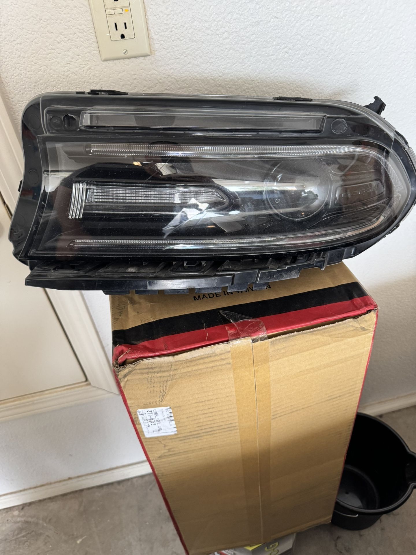 2019 Dodge Charger Oem headlight Assembly