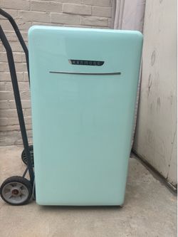 Kenmore  Vintage Mini Fridge