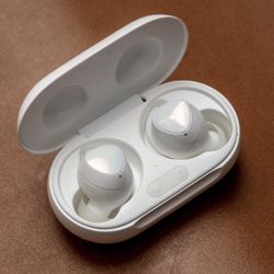samsung earbuds plus + 
