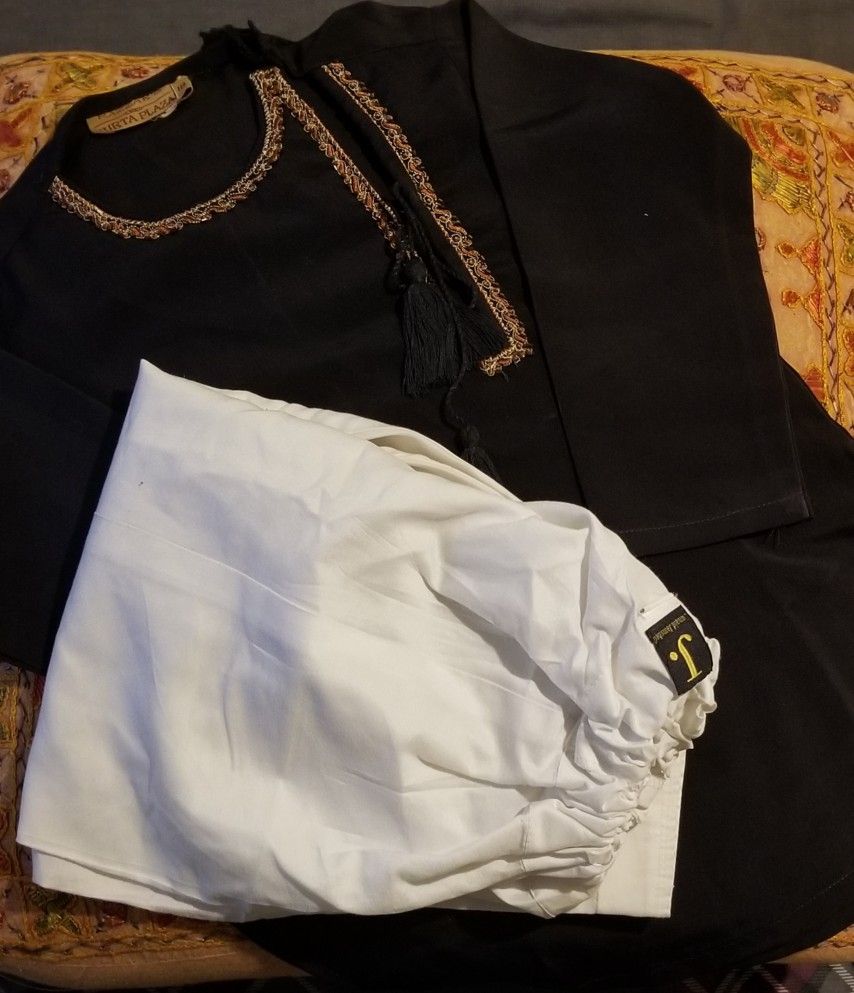 Beutifull BLACK KURTA With White SHALWAR