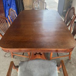 Duncan Phyfe Style Dining Table And Chairs